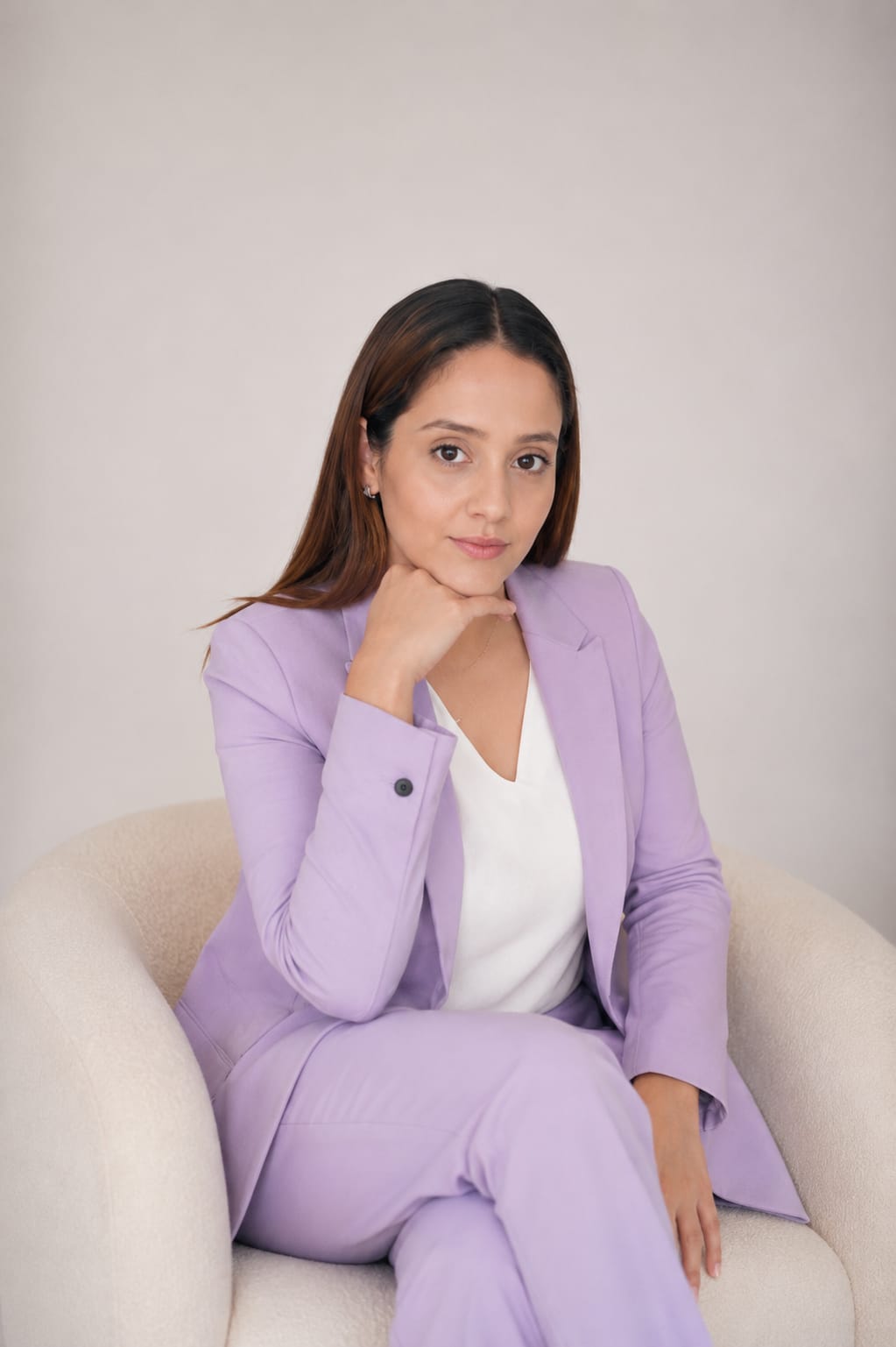 Idalmys Martínez con bata blanca de psicóloga
